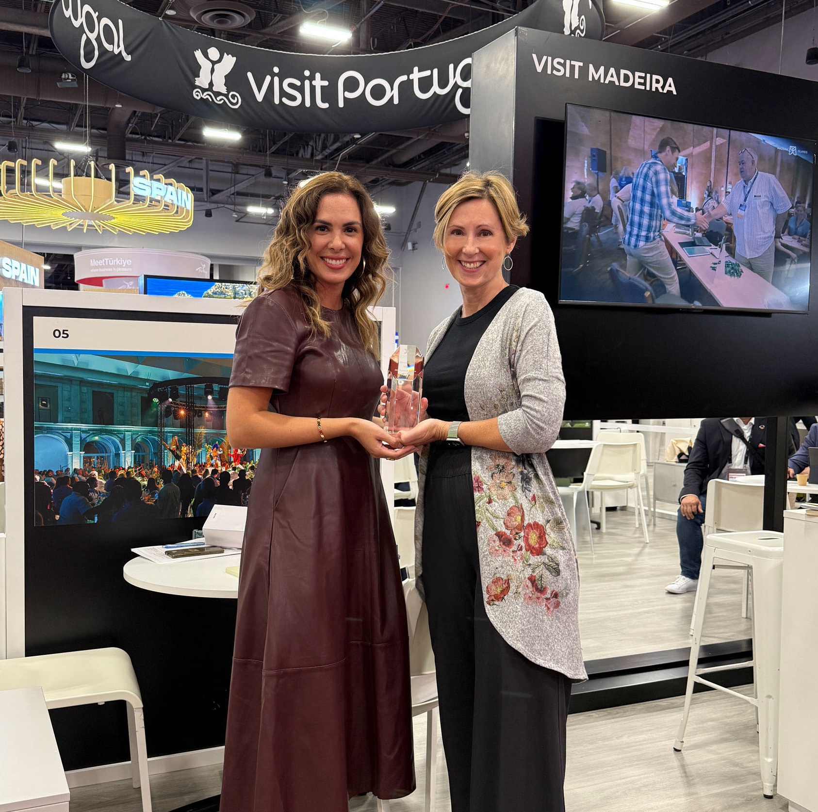 Abreu Events accepts Travel Partner of the Year Award